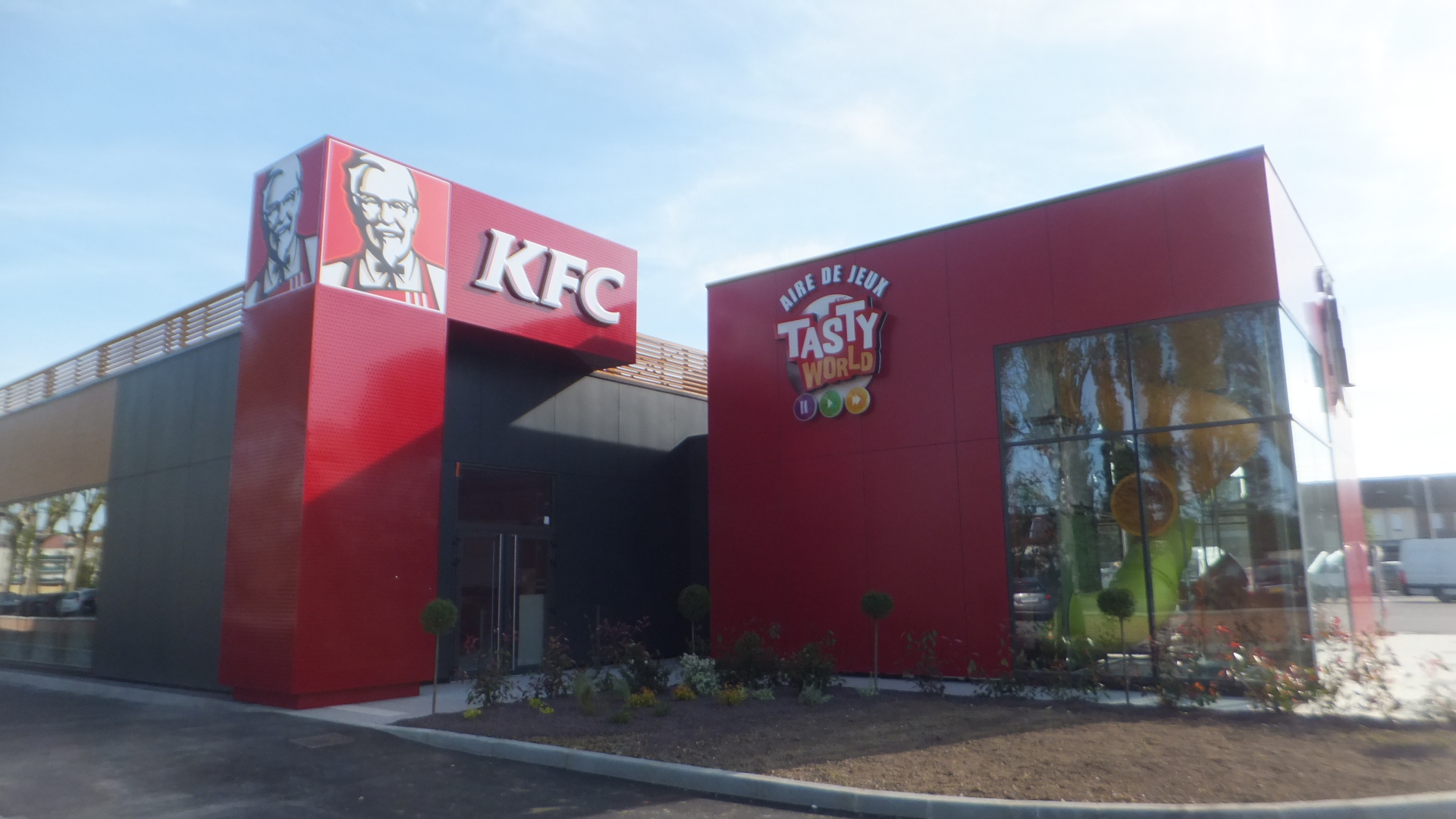 Instalación de dos nuevos restaurantes en Francia, Petite Foret y Saint Quentin. Vista 2